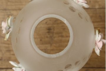 中古　美品　イタリア　カポディモンテ　ロココ　花瓶のようなガラスシェードが可愛らしい磁器製ウォールランプ(ウォールライト、壁掛け照明、壁付け照明)(R-061414)