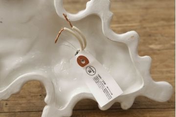 中古　美品　イタリア　カポディモンテ　ロココ　花瓶のようなガラスシェードが可愛らしい磁器製ウォールランプ(ウォールライト、壁掛け照明、壁付け照明)(R-061414)
