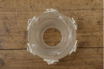 中古　美品　イタリア　カポディモンテ　ロココ　花瓶のようなガラスシェードが可愛らしい磁器製ウォールランプ(ウォールライト、壁掛け照明、壁付け照明)(R-061415)