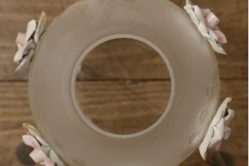 中古　美品　イタリア　カポディモンテ　ロココ　花瓶のようなガラスシェードが可愛らしい磁器製ウォールランプ(ウォールライト、壁掛け照明、壁付け照明)(R-061415)