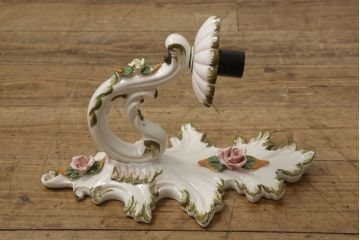 中古　美品　イタリア　カポディモンテ　ロココ　花瓶のようなガラスシェードが可愛らしい磁器製ウォールランプ(ウォールライト、壁掛け照明、壁付け照明)(R-061415)