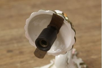 中古　美品　イタリア　カポディモンテ　ロココ　花瓶のようなガラスシェードが可愛らしい磁器製ウォールランプ(ウォールライト、壁掛け照明、壁付け照明)(R-061415)