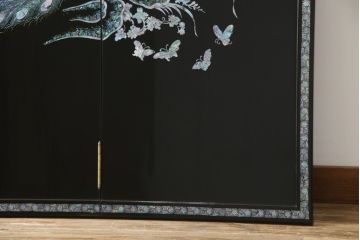 中古　美品　ラデン細工　孔雀の美しい翼が描かれた折り畳み衝立て(つい立て、パーテーション、折りたたみ)(R-061418)