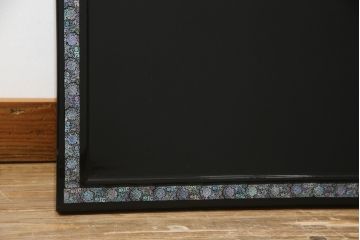 中古　美品　ラデン細工　孔雀の美しい翼が描かれた折り畳み衝立て(つい立て、パーテーション、折りたたみ)(R-061418)