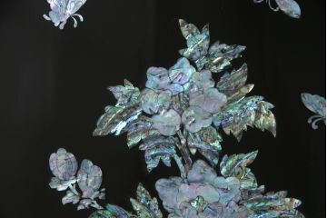 中古　美品　ラデン細工　孔雀の美しい翼が描かれた折り畳み衝立て(つい立て、パーテーション、折りたたみ)(R-061418)