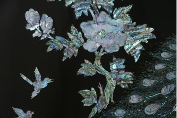中古　美品　ラデン細工　孔雀の美しい翼が描かれた折り畳み衝立て(つい立て、パーテーション、折りたたみ)(R-061418)
