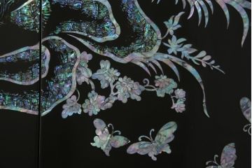 中古　美品　ラデン細工　孔雀の美しい翼が描かれた折り畳み衝立て(つい立て、パーテーション、折りたたみ)(R-061418)