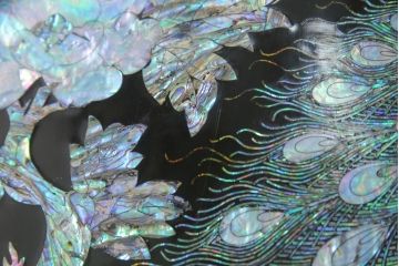 中古　美品　ラデン細工　孔雀の美しい翼が描かれた折り畳み衝立て(つい立て、パーテーション、折りたたみ)(R-061418)