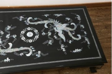 中古　韓国民芸家具　華やかな螺鈿(ラデン)細工が目を惹く座卓(ローテーブル、センターテーブル)(R-061419)