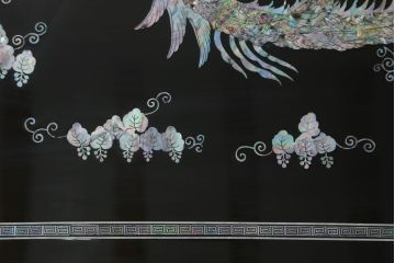 中古　韓国民芸家具　華やかな螺鈿(ラデン)細工が目を惹く座卓(ローテーブル、センターテーブル)(R-061419)