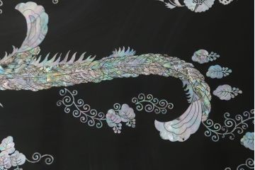 中古　韓国民芸家具　華やかな螺鈿(ラデン)細工が目を惹く座卓(ローテーブル、センターテーブル)(R-061419)