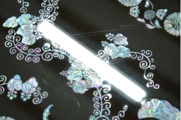 中古　韓国民芸家具　華やかな螺鈿(ラデン)細工が目を惹く座卓(ローテーブル、センターテーブル)(R-061419)
