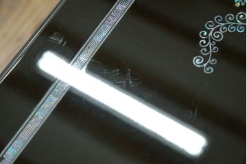 中古　韓国民芸家具　華やかな螺鈿(ラデン)細工が目を惹く座卓(ローテーブル、センターテーブル)(R-061419)