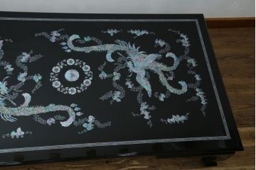 中古　韓国民芸家具　華やかな螺鈿(ラデン)細工が目を惹く座卓(ローテーブル、センターテーブル)(R-061419)