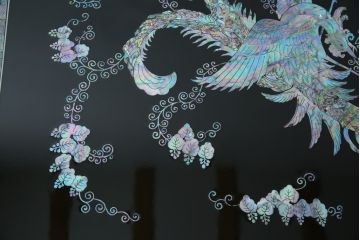 中古　韓国民芸家具　華やかな螺鈿(ラデン)細工が目を惹く座卓(ローテーブル、センターテーブル)(R-061419)
