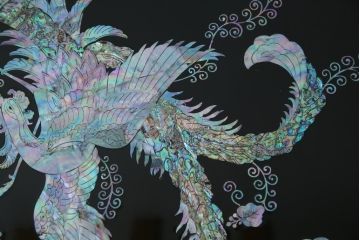 中古　韓国民芸家具　華やかな螺鈿(ラデン)細工が目を惹く座卓(ローテーブル、センターテーブル)(R-061419)