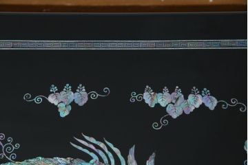 中古　韓国民芸家具　華やかな螺鈿(ラデン)細工が目を惹く座卓(ローテーブル、センターテーブル)(R-061419)