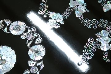 中古　韓国民芸家具　華やかな螺鈿(ラデン)細工が目を惹く座卓(ローテーブル、センターテーブル)(R-061419)