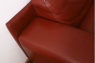 中古　Domicil(ドミシール)　DM-5132　本革　直線的なデザインがスタイリッシュなレザー2人掛けソファ(二人掛け、2.5人掛け、3人掛け、2P)(定価約54万円)(R-061421)