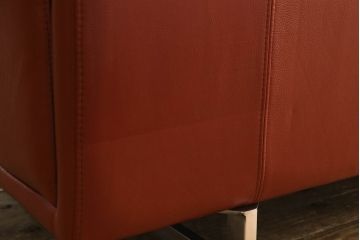 中古　Domicil(ドミシール)　DM-5132　本革　直線的なデザインがスタイリッシュなレザー2人掛けソファ(二人掛け、2.5人掛け、3人掛け、2P)(定価約54万円)(R-061421)