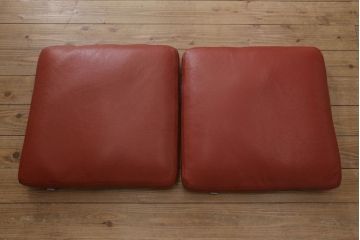 中古　Domicil(ドミシール)　DM-5132　本革　直線的なデザインがスタイリッシュなレザー2人掛けソファ(二人掛け、2.5人掛け、3人掛け、2P)(定価約54万円)(R-061421)
