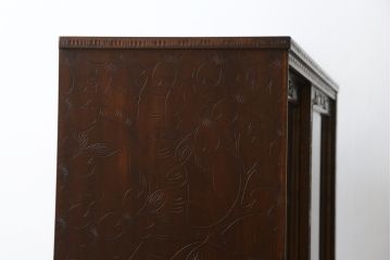 中古　軽井沢彫り　隅々まで施された桜の彫刻が美しい収納棚(戸棚、飾り棚、キャビネット)(R-061425)