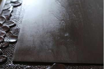 中古　軽井沢彫り　隅々まで施された桜の彫刻が美しい収納棚(戸棚、飾り棚、キャビネット)(R-061425)