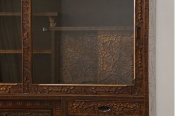中古　軽井沢彫り　隅々まで施された桜の彫刻が美しい収納棚(戸棚、飾り棚、キャビネット)(R-061425)