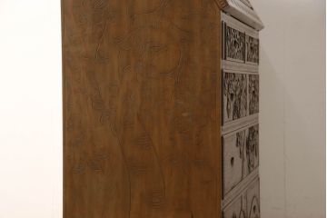 中古　美品　軽井沢彫り　凝った彫刻が美しく和室にも洋室にも合うのが嬉しい収納付きライティングビューロー(簿記机、ワークデスク、在宅用、在宅ワーク用、引き出し、サイドチェスト)(R-061426)