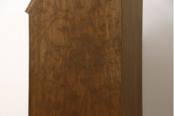 中古　美品　軽井沢彫り　凝った彫刻が美しく和室にも洋室にも合うのが嬉しい収納付きライティングビューロー(簿記机、ワークデスク、在宅用、在宅ワーク用、引き出し、サイドチェスト)(R-061426)