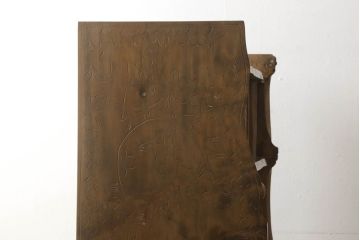 中古　美品　軽井沢彫り　生命力溢れるデザインが魅力的な飾り棚付き収納棚(キャビネット、食器棚、茶棚、戸棚、ディスプレイ棚、陳列棚)(R-061427)