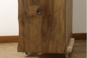 中古　美品　軽井沢彫り　生命力溢れるデザインが魅力的な飾り棚付き収納棚(キャビネット、食器棚、茶棚、戸棚、ディスプレイ棚、陳列棚)(R-061427)