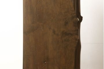 中古　美品　軽井沢彫り　生命力溢れるデザインが魅力的な飾り棚付き収納棚(キャビネット、食器棚、茶棚、戸棚、ディスプレイ棚、陳列棚)(R-061427)