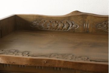 中古　美品　軽井沢彫り　生命力溢れるデザインが魅力的な飾り棚付き収納棚(キャビネット、食器棚、茶棚、戸棚、ディスプレイ棚、陳列棚)(R-061427)