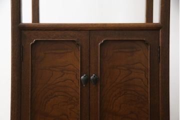 中古　タモ材　国産　職人手造り　工芸家具　アジアンテイストや和モダンのお部屋におすすめの朝鮮型飾り棚(収納棚、ディスプレイ棚)(R-061429)