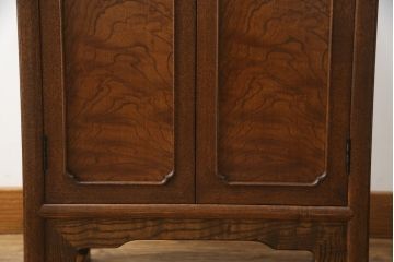 中古　タモ材　国産　職人手造り　工芸家具　アジアンテイストや和モダンのお部屋におすすめの朝鮮型飾り棚(収納棚、ディスプレイ棚)(R-061429)
