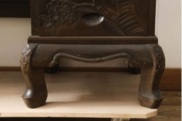 和製ビンテージ　日光彫り　楠木(クスノキ)材　「現代の名工」　卓越技能者　石田英吉作　贅沢にあしらわれた桜の花が美しいドレッサー+チェアセット(鏡台、ミラー、椅子、ヴィンテージ)(R-061430)