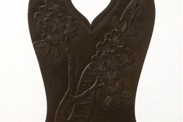 和製ビンテージ　日光彫り　楠木(クスノキ)材　「現代の名工」　卓越技能者　石田英吉作　贅沢にあしらわれた桜の花が美しいドレッサー+チェアセット(鏡台、ミラー、椅子、ヴィンテージ)(R-061430)