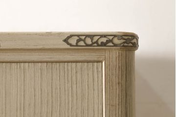 中古　梅の図柄の金具がかわいらしい加茂総桐箪笥(胴丸、総桐たんす、着物箪笥、衣装箪笥、和タンス、引き出し)(定価約160万円)(R-061431)