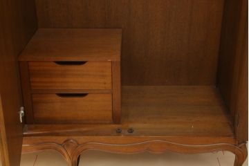 中古　DREXEL HERITAGE(ドレクセルヘリテイジ)　Touraine(ツーレイン)　流れるような曲線が美しいワードローブ(洋服タンス)(R-061432)