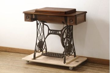 ジャンク品　和製アンティーク　激レア　キャメル(CAMEL)　ディスプレイとしてもおすすめの足踏みミシン(ミシンテーブル、ミシン台、工業用ミシン、サイドテーブル)(R-061434)