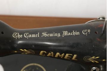 ジャンク品　和製アンティーク　激レア　キャメル(CAMEL)　ディスプレイとしてもおすすめの足踏みミシン(ミシンテーブル、ミシン台、工業用ミシン、サイドテーブル)(R-061434)