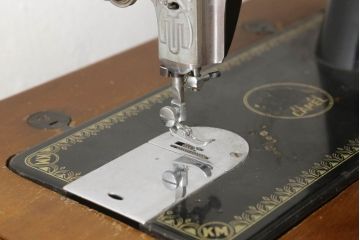 ジャンク品　和製アンティーク　激レア　キャメル(CAMEL)　ディスプレイとしてもおすすめの足踏みミシン(ミシンテーブル、ミシン台、工業用ミシン、サイドテーブル)(R-061434)