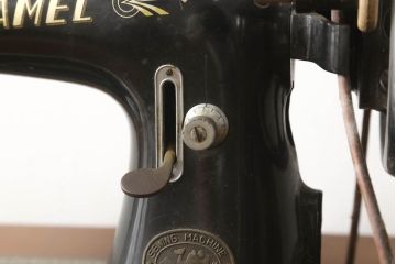 ジャンク品　和製アンティーク　激レア　キャメル(CAMEL)　ディスプレイとしてもおすすめの足踏みミシン(ミシンテーブル、ミシン台、工業用ミシン、サイドテーブル)(R-061434)