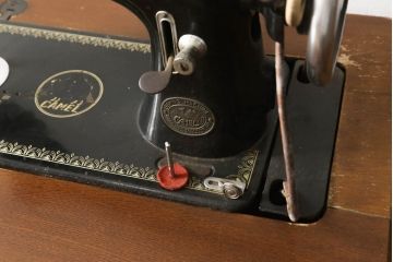 ジャンク品　和製アンティーク　激レア　キャメル(CAMEL)　ディスプレイとしてもおすすめの足踏みミシン(ミシンテーブル、ミシン台、工業用ミシン、サイドテーブル)(R-061434)