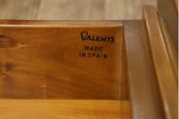 中古　美品　バロッサバレンティ(VARO,S.A. VALENTI)　クラシカルなデザインが魅力的なサイドボード(収納棚、戸棚、キャビネット)(定価約100万円)(R-061435)