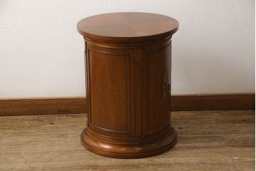 中古　美品　DREXEL HERITAGE(ドレクセルヘリテイジ)　Triune(トライユン)　クラシカルな佇まいと美しい杢目使いが目を惹くドラムテーブル(サイドテーブル、ラウンドテーブル、コーヒーテーブル、サイドキャビネット)(R-061441)