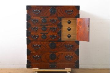 中古　美品　岩谷堂箪笥　波打つ様な杢目と重厚感ある金具が趣ある和箪笥(衣装箪笥、民芸箪笥、収納箪笥、整理箪笥、チェスト、引き出し)(R-061443)