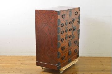中古　美品　岩谷堂箪笥　波打つ様な杢目と重厚感ある金具が趣ある和箪笥(衣装箪笥、民芸箪笥、収納箪笥、整理箪笥、チェスト、引き出し)(R-061443)