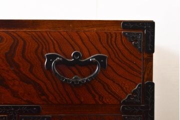中古　美品　岩谷堂箪笥　波打つ様な杢目と重厚感ある金具が趣ある和箪笥(衣装箪笥、民芸箪笥、収納箪笥、整理箪笥、チェスト、引き出し)(R-061443)